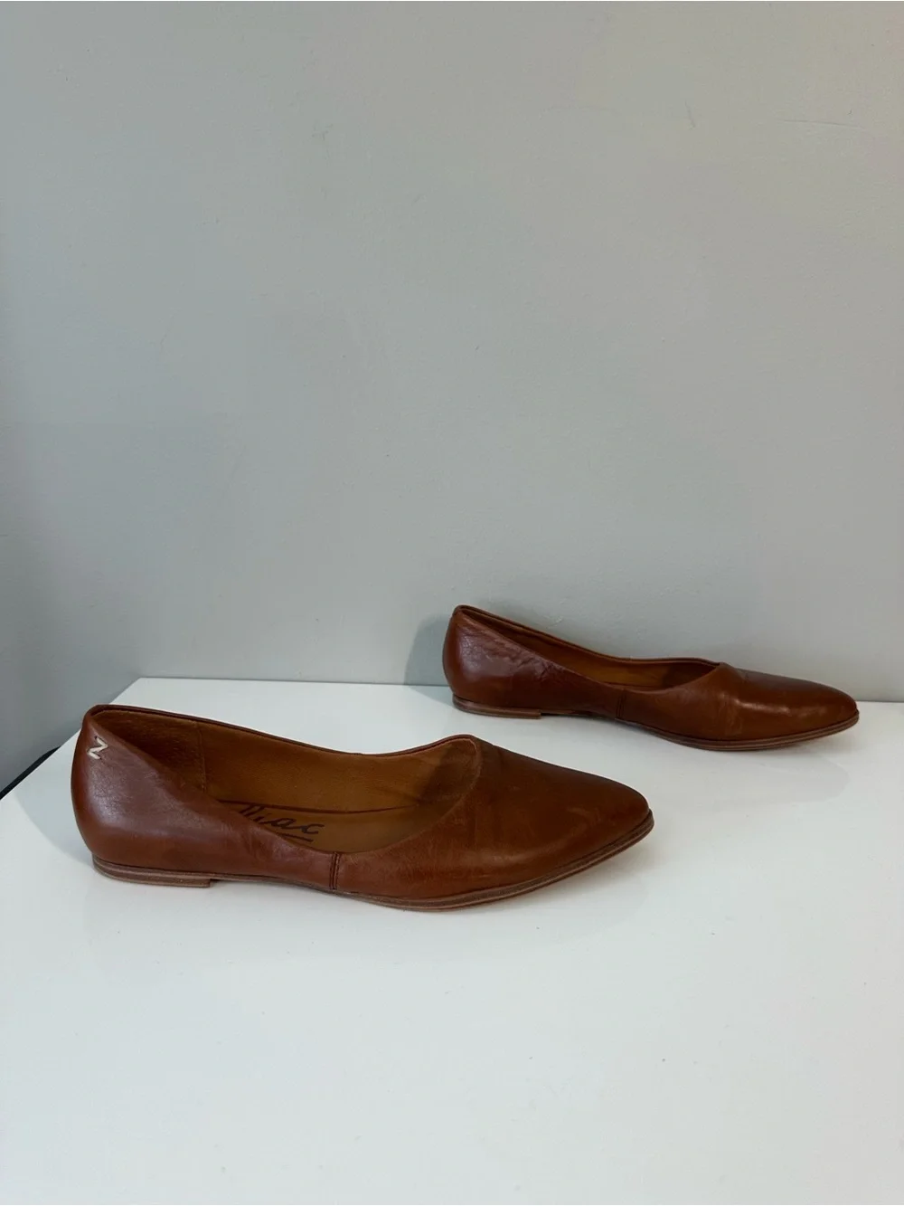 Zodiac Hill Leather Flats in Cognac Size 9.5